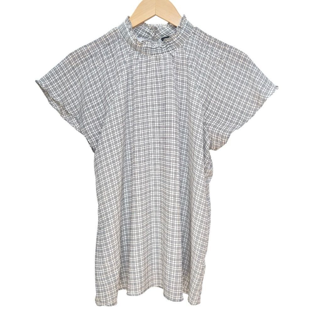 Ann Taylor Black & White High Ruffled Collar Short Sleeve Blouse. Small.